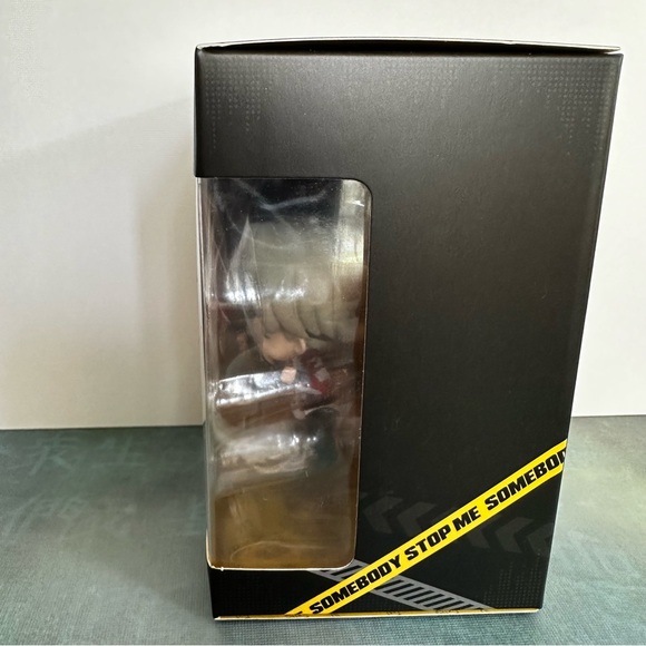 V Official BTS Tiny Tan Mic Drop Figure - Picture 2 of 5